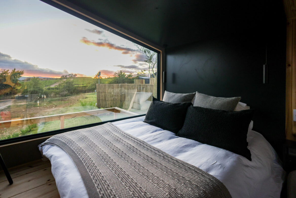 22: bed facing a wide picture window onto the valley at sunset, Old Mac Daddy, Elgin Valley