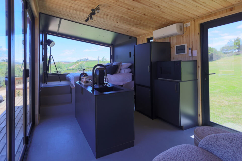 22: kitchenette and bed between windows on both sides, Old Mac Daddy, Elgin Valley