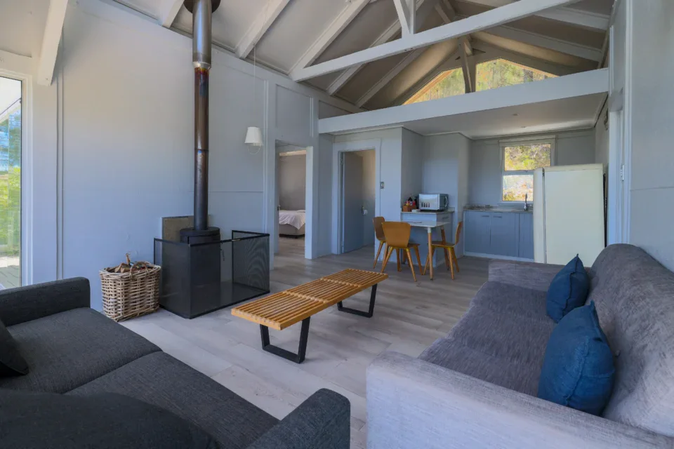 Daddy's Villa: open-plan lounge with a wood-burner, dining table and kitchen, Old Mac Daddy, Elgin Valley
