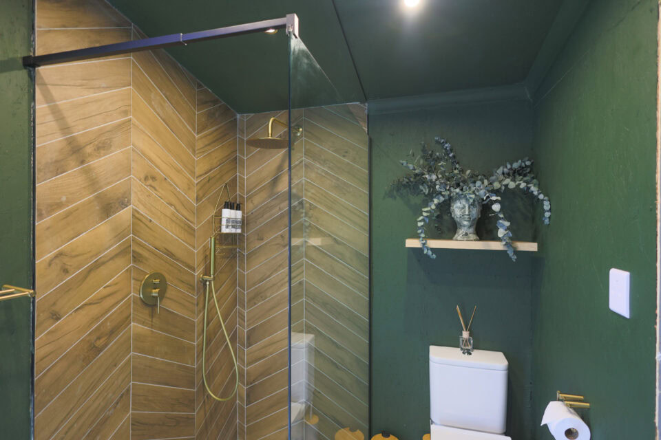 Kaapse Nooi: glass shower with herringbone timber-look tiles, Old Mac Daddy, Elgin Valley