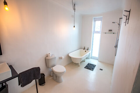 The School House: white bathroom with a clawfoot bath and open shower, Old Mac Daddy, Elgin Valley