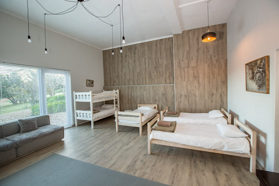 The School House: bedroom with bunk beds, single beds and a sofa, Old Mac Daddy, Elgin Valley