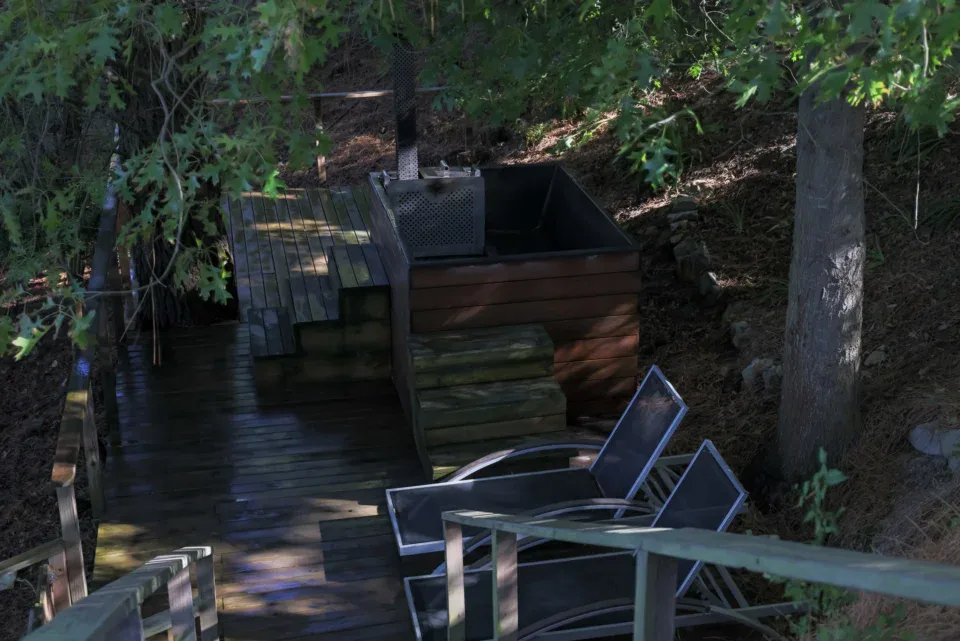 Apple Grove: wood-fired hot tub and loungers on a forest deck, Old Mac Daddy, Elgin Valley