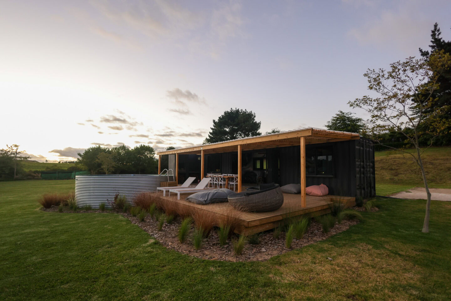 Klein Paradys: unit with a covered deck, loungers and a plunge pool at dusk, Old Mac Daddy, Elgin Valley